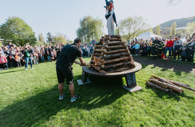 Letní sezónu Žlutých lázní otevřou čarodějnice