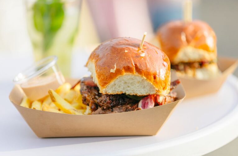 Druhý ročník svátku LEGENDÁRNÍCH NEWYORSKÝCH SANDWICHŮ  s pastrami se blíží!