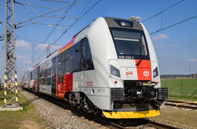 Na středočeské tratě vyjel ve zkušebním provozu první RegioPanter PID