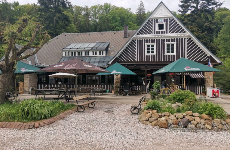 Klub českých turistů slaví 100. výročí otevření turistické chaty Prachov v Českém ráji