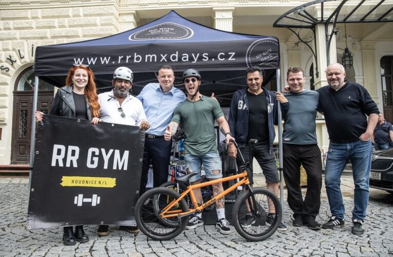 Vladimír Růžička, Kateřina Bláhová a Zdeněk Godla bavili děti v Chomutově