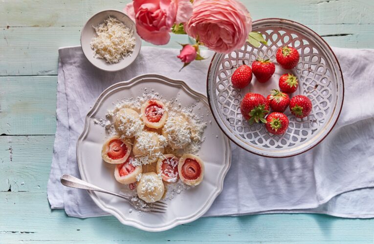 Tvarohové knedlíky plněné jahodami