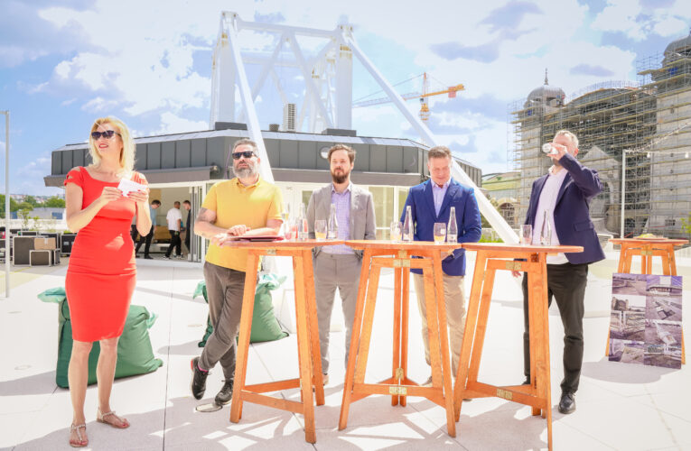 Střechy Křižíkových pavilonů Na Výstavišti se proměnily v zelené pobytové terasy pro relax, zábavu i akce