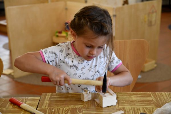 Oblíbený rodinný festival SKŘÍTKOVÁNÍ bude plný ŽONGLOVÁNÍ a KEJKLÍŘŮ, bude vonět DŘEVEM a na závěr i ČOKOLÁDOU!