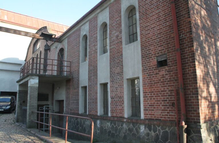 Stará čistírna v Bubenči dostane ve spolupráci s Petrohradská kolektiv nový kulturní život i kavárnu