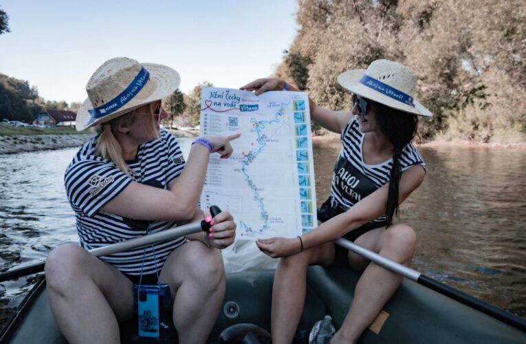 Jihočeské brožury a mapy si pohodlně stáhněte do počítače nebo do mobilu. Novinkou jsou tematické cyklomapy nebo trasy pro pěší.