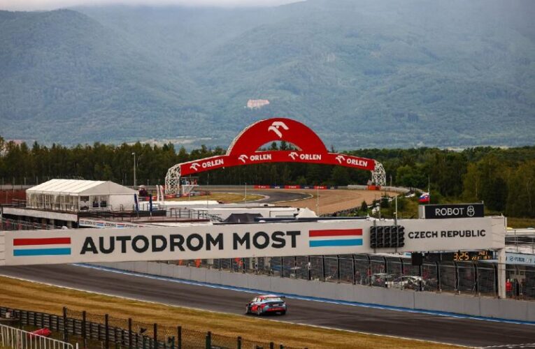 Piloti Hyundai Janík Motorsport v Mostě vládli.