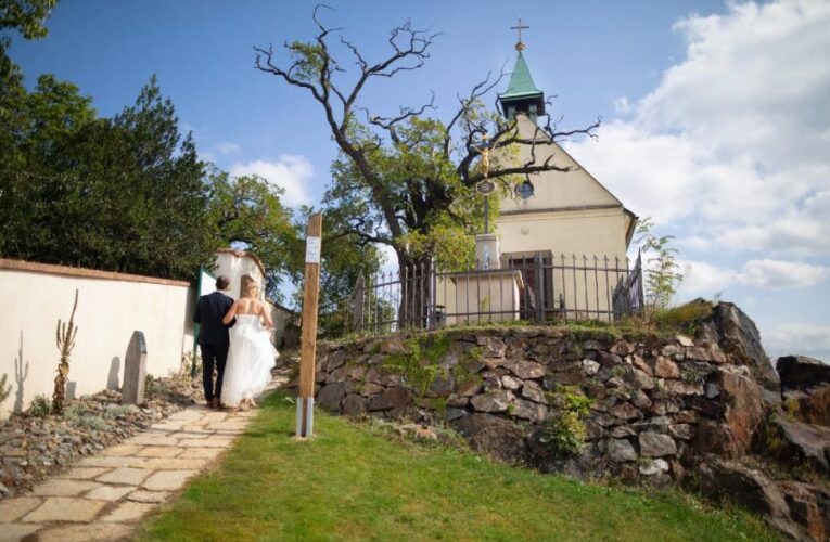 Botanická zahrada v pražské Troji se řadí mezi nejoblíbenější místa pro letní svatby
