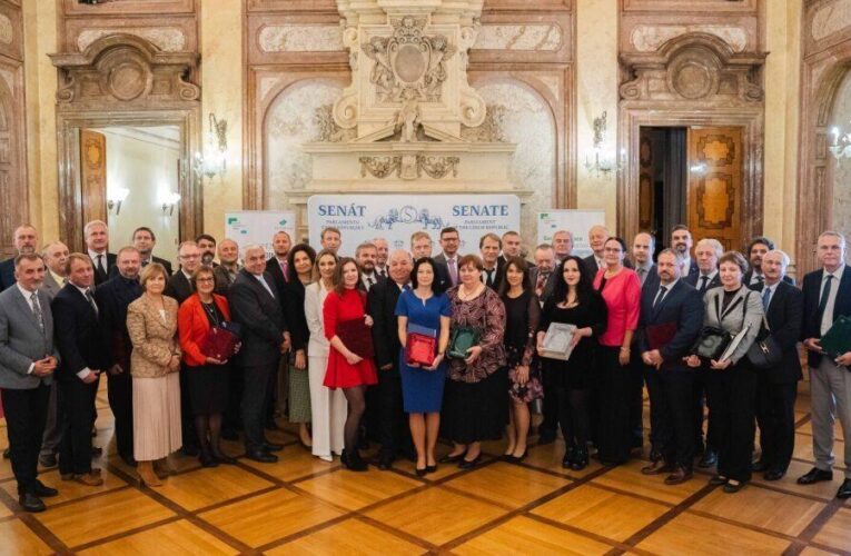 Ministr Výborný předal ceny vítězům 17. ročníku soutěže Žít krajinou