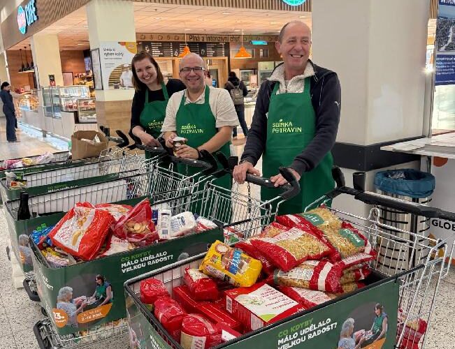 Z hypermarketů Globus putuje do potravinových bank přes 38 tun zboží
