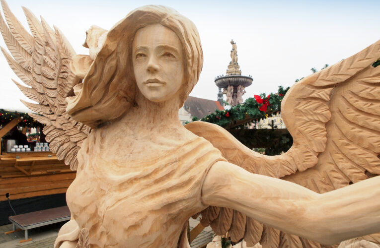 Dotkněte se Anděla: Českobudějovický advent odhalil sochu anděla hojnosti Ludmilu