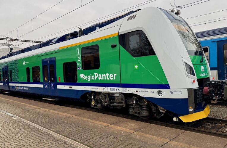 CESTUJÍCÍ V MORAVSKOSLEZSKÉM KRAJI VOZÍ NEJMODERNĚJŠÍ VLAKY V ČESKU. JSOU TO BATERIOVÉ JEDNOTKY REGIOPANTER