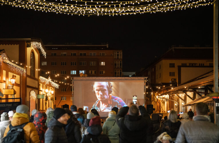 Poklidný Advent v Holešovické tržnici: filmové klasiky v zimním kině, vůně punče i nákupy originálních maličkostí pod stromeček