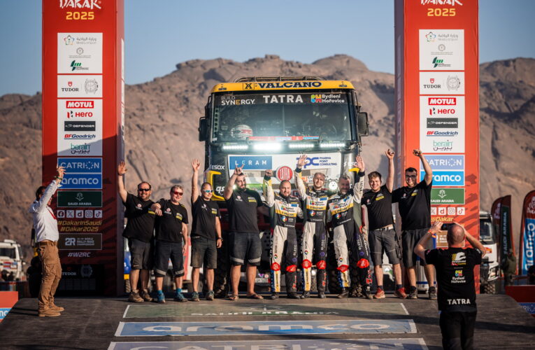 Konec čekání. I když trefil kámen, začal Šoltys Dakar těsně pod stupni vítězů
