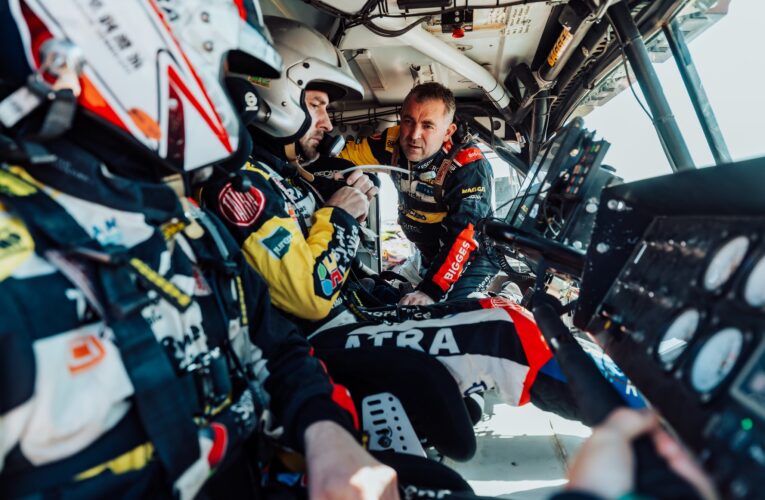 Velmi rychlou Aliyyah Koloc zbrzdila technická závada, Karel Poslední málem setřásl fotografa z větve