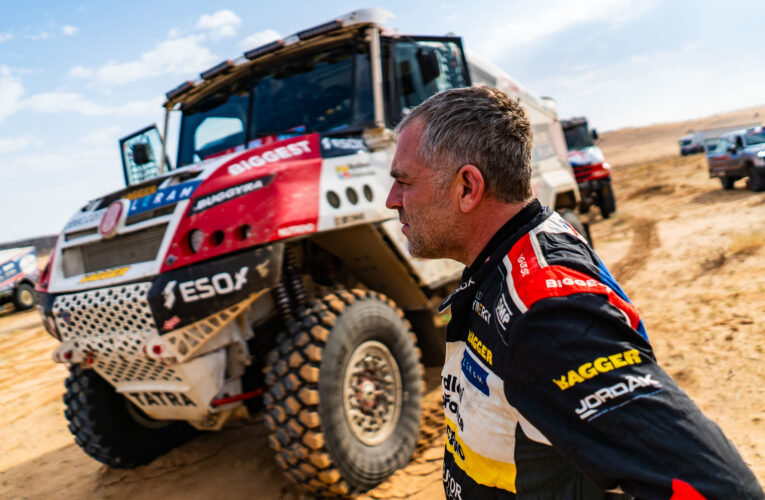 Aliyyah Koloc i v osmé etapě Dakaru držela krok se špičkou, Tatra Martina Šoltyse šplhala do kopce jako kamzík