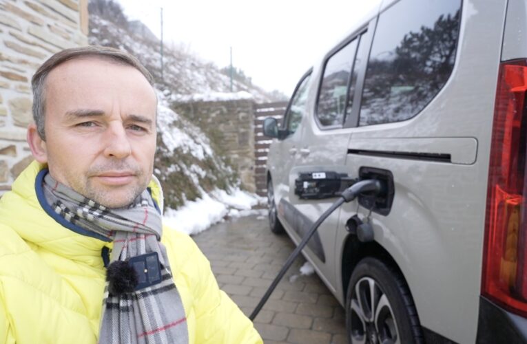 Život s elektromobilem v zimě Komentář Jana Staňka, odborníka na elektromobily a tvůrce Youtube kanálu Electro Dad