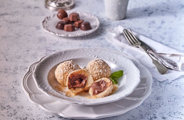 Valentýnský dezert: Místo čokoládových bonbonů vyzkoušejte pralinkové knedlíčky