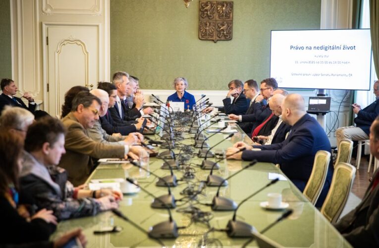 Tisková zpráva z kulatého stolu Právo na nedigitální život