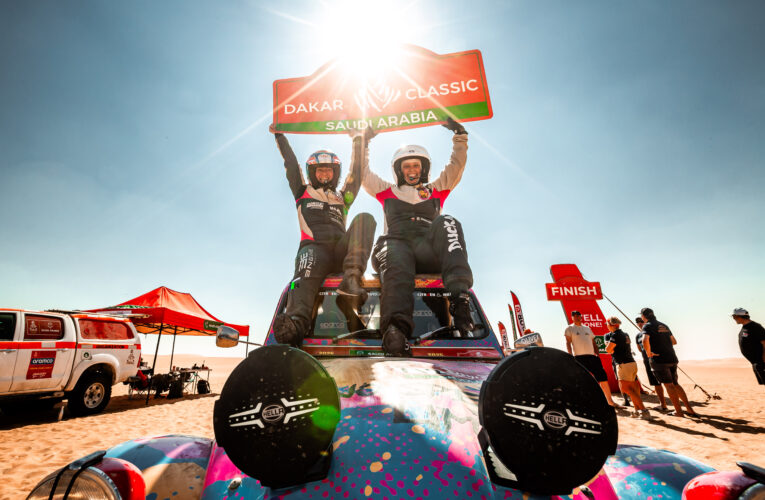 CITROËN GRATULUJE: DUCKAR TÝM S CITROËNEM 2CV POTVRDIL SVÉ KVALITY A PODRUHÉ DOKONČIL DAKAR CLASSIC