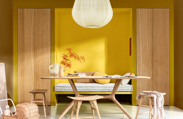 Barvou roku 2025 se stal optimistický žlutý odstín Medový zázvor