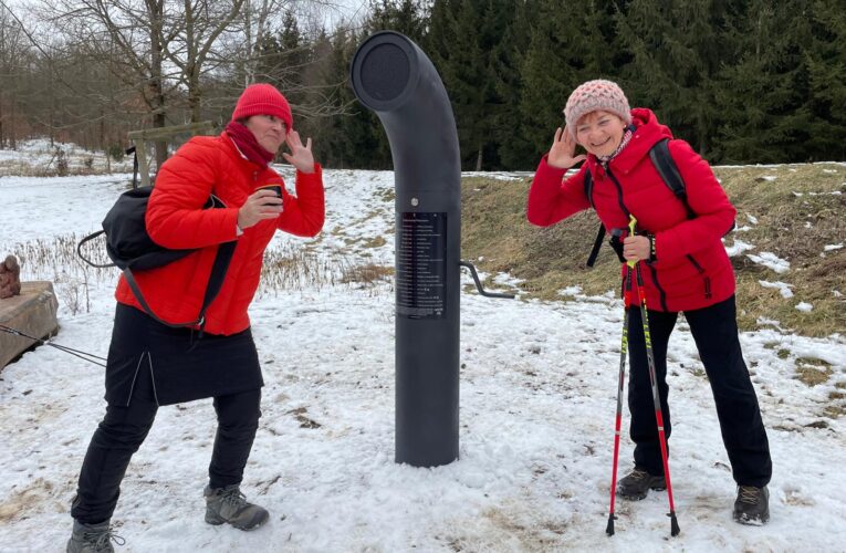 V Podkomorských lesích můžete naslouchat příběhům z poesiomatu