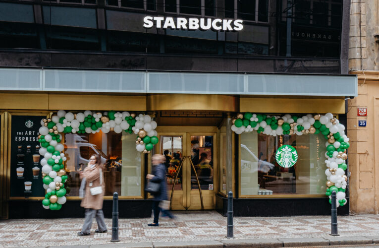 Starbucks otevírá novou kavárnu v centru Prahy