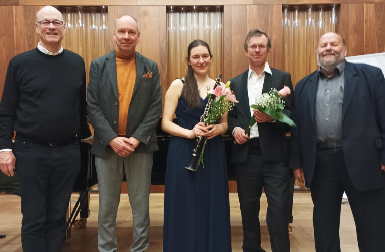 Světové premiéry s mezinárodní účastí