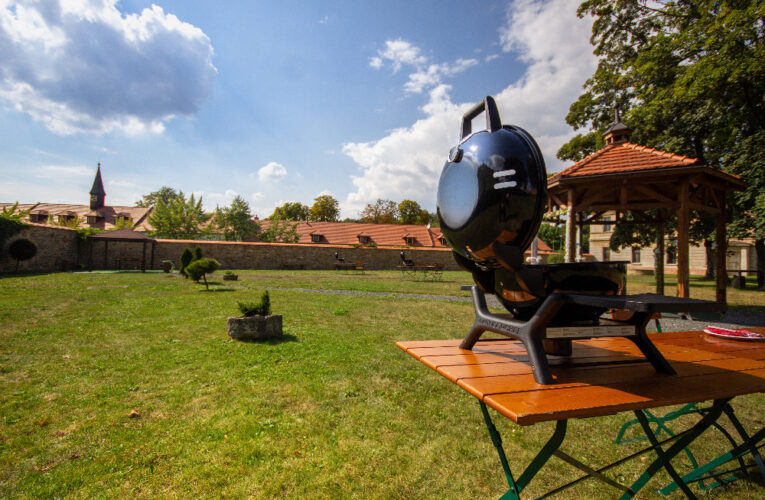 Léto ve Dvoře Čertousy – ideální místo pro grilování i cykloturistiku