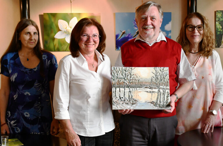 V Plzni byla zahájena benefiční výstava „Radosti a ctnosti“