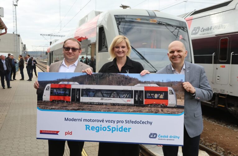 Na koleje ve Středočeském kraji vyjíždějí modernizované RegioSpidery