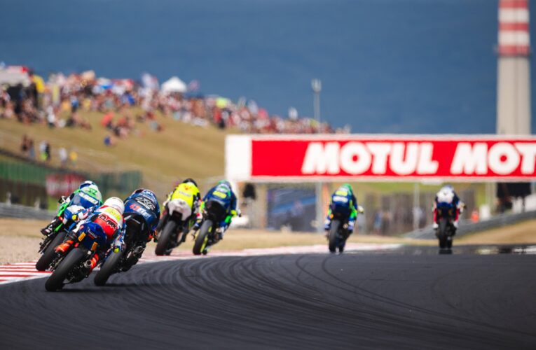 Divoké karty pro WorldSBK Czech Round rozdány. V Mostě uvidíme Feigla, Kocourka i Turečka