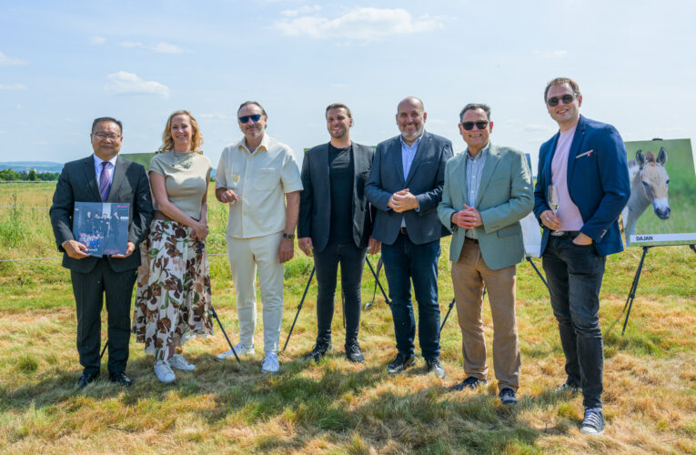 4 Tenoři pojmenovali hříbata na Dívčích hradech. Dostala mongolská jména