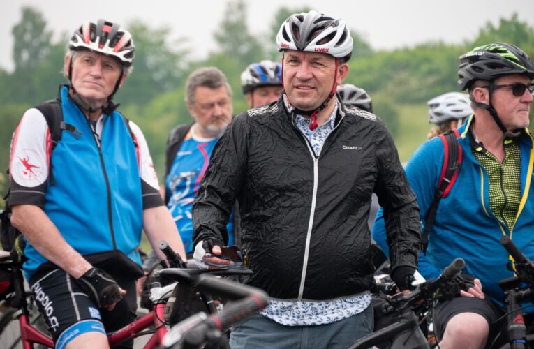 Krajina, která chrání i spojuje: ministr Výborný a starostové projeli na kole královéhradecký venkov