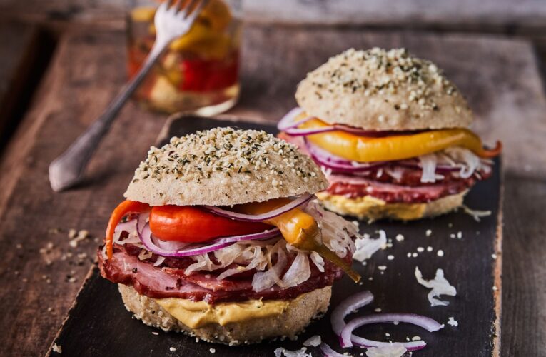 Rozjeďte grilovací sezónu s knedlíkovou specialitou: konopný bochánek