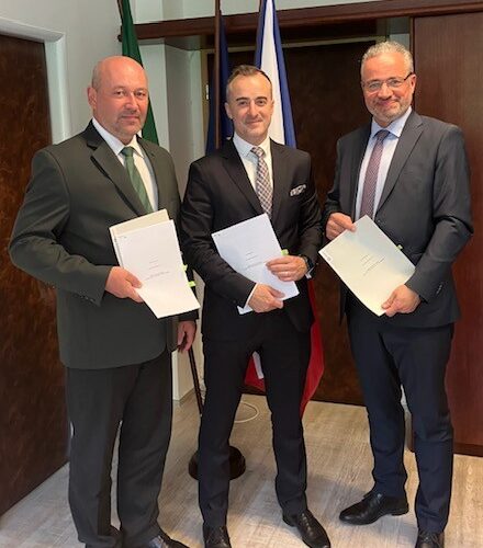 Lesníci s energetiky podepsali memorandum o spolupráci,  urychlí tak vyřizování agendy energetických staveb