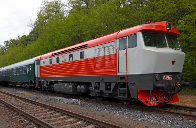 Historický salonní vlak Národního technického muzea v neděli 6. července 2025 převeze v rámci Vltavské štafety vodu z pramenů této řeky.