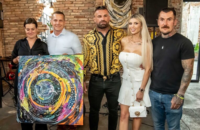 Vémolovi pomáhají: Podpořili umělkyni s oční vadou. Vydražený obraz jde na dobrou věc