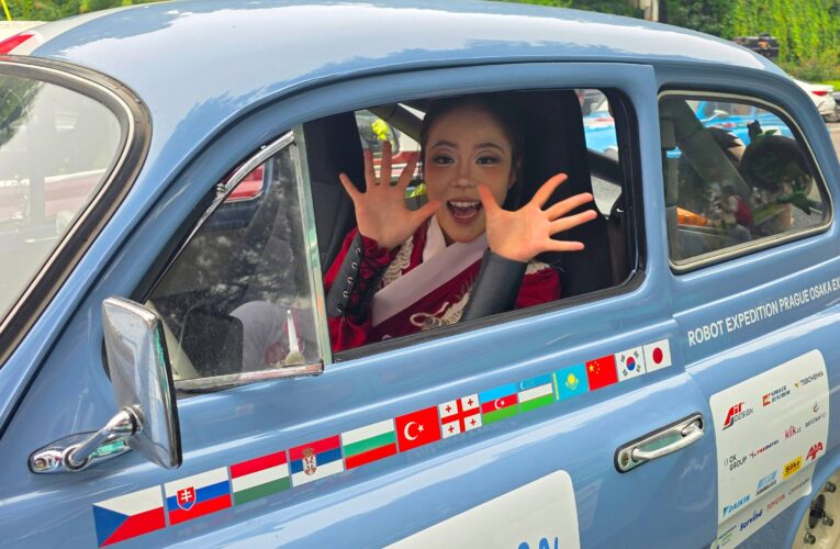 Z Prahy do Pekingu za tři týdny v historických vozech. České expedici se povedlo skoro nemožné