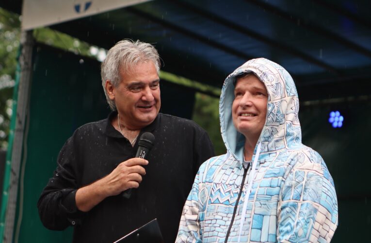 Zpěváci na koncertě „Noc s hvězdami“ vyzpívali pro postiženou Ronju téměř sto tisíc korun.