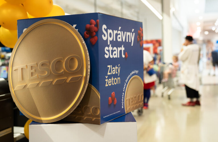 Zlatý žeton přinesl radost: Zákazníci Tesco o víkendu rozdělili 450 000 Kč na podporu dětí a mladých