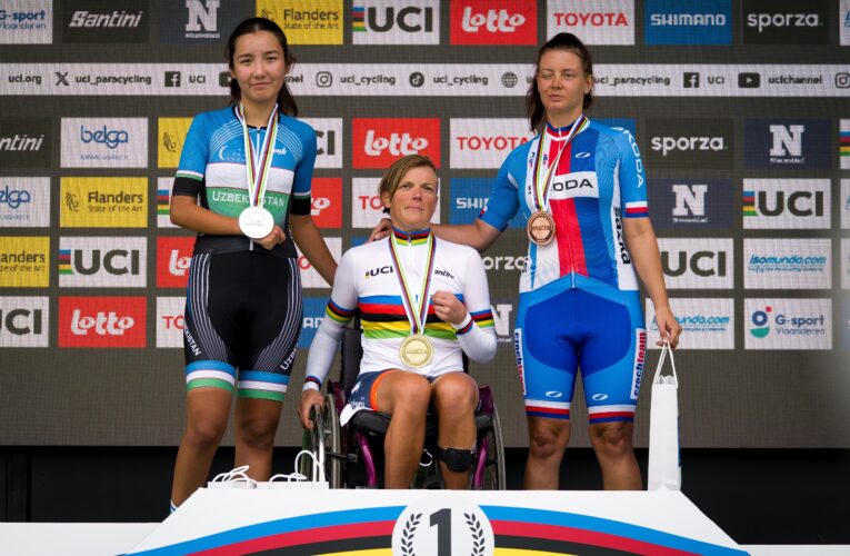 Vejvodová slaví na MS para cyklistů bronz, Jahoda finišoval čtvrtý