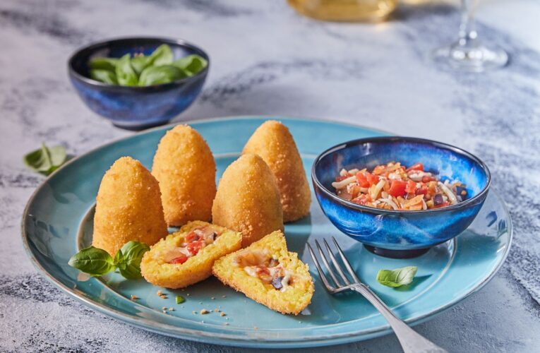 Italská pochoutka, která patří mezi knedlíkové speciality a patří mezi hvězdy cirkulárního vaření: Arancine alla Norma