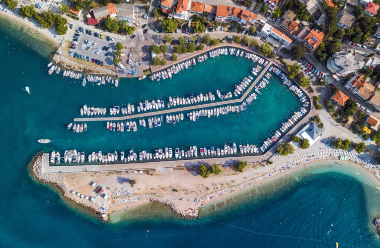 Chorvatsko otevírá náruč i čtyřnohým turistům: Psí pláže, které stojí za to navštívit