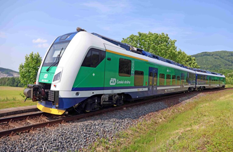 Bateriové vlaky Českých drah slaví milník, dohromady najely už půl milionu kilometrů