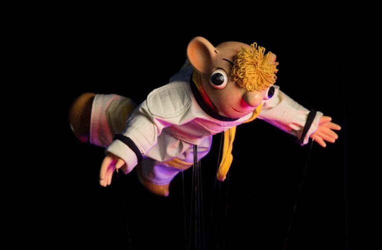 Hurvínkova vesmírná odysea: Když se pečení vymkne gravitaci… Unikátní vesmírné dobrodružství v Planetáriu Praha obklopí diváky obrazem i zvukem.