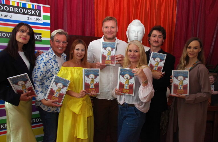 Kniha, které požehnal sám Dalajláma, byla slavnostně pokřtěna!