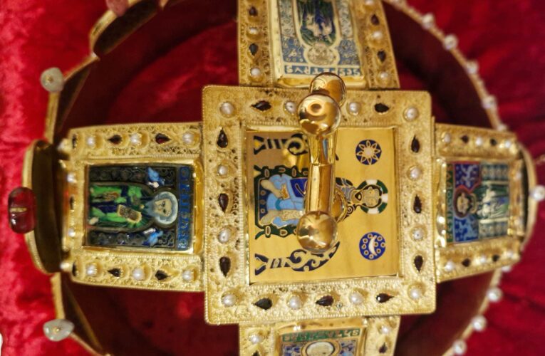 KORUNOVAČNÍ KLENOTY LUCEMBURSKÝCH PANOVNÍKŮ.