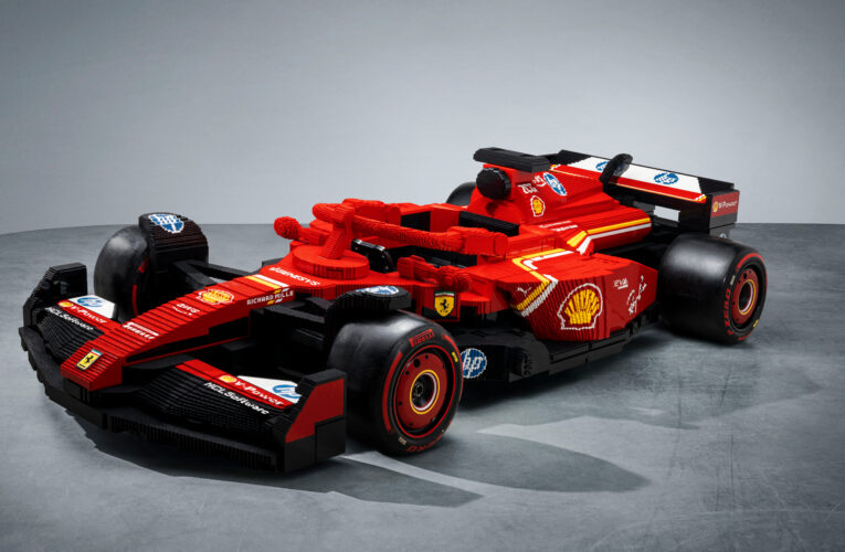 Světový unikát z Česka! Model LEGO® Ferrari F1® v životní velikosti míří do Centra Černý Most.