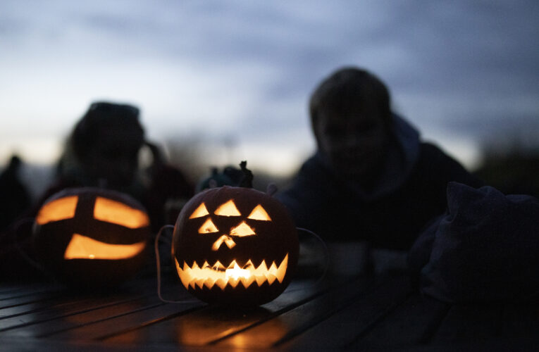 Strašidelný Halloween v botanické zahradě v Troji – dýně, masky, opékání špekáčků i lampionový průvod
